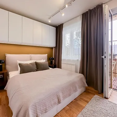 Turnkey I Karlin Square Appartement