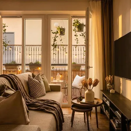 Turnkey I Karlin Square Apartment *